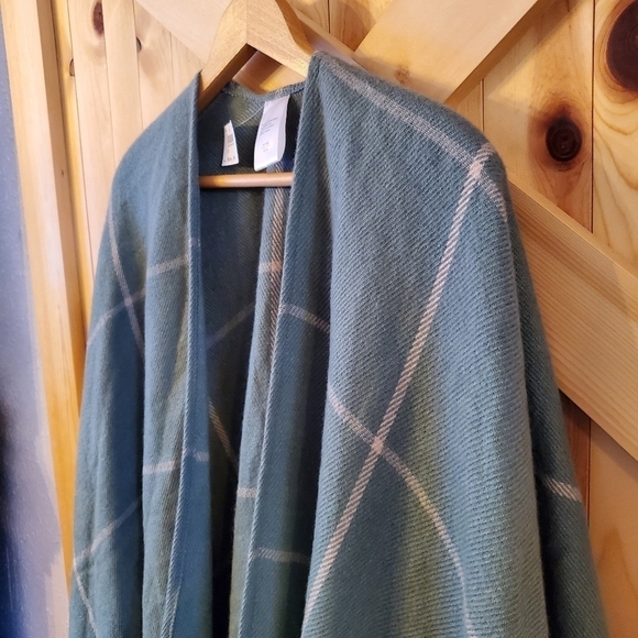 ð
ºnew Green Tan Shall wrap with fringe one size fits all Smoke free home - Picture 5 of 7